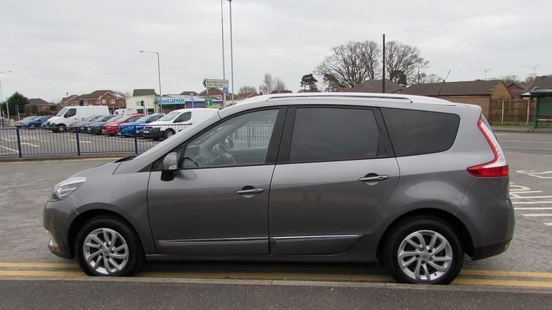 Usado Renault Grand Scénic IV Dynamique 110 HP (80 kW) 2016 Cinzento Monovolume
