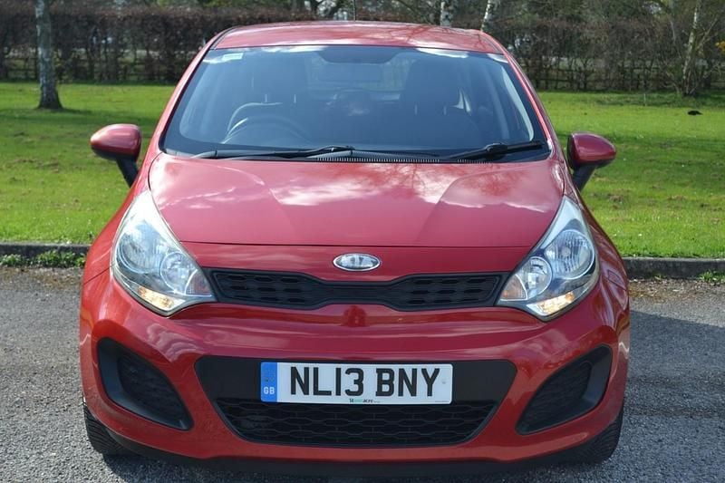 Used Kia Rio 85 HP (62 kW) 2013 Red Hatchback