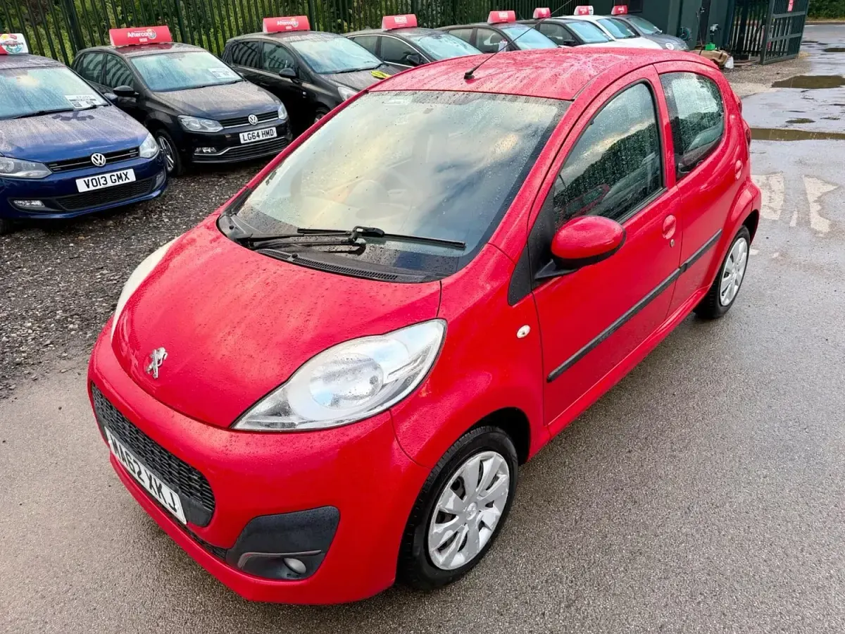 Used Peugeot 107 Active 68 HP (50 kW) 2013 Red Hatchback