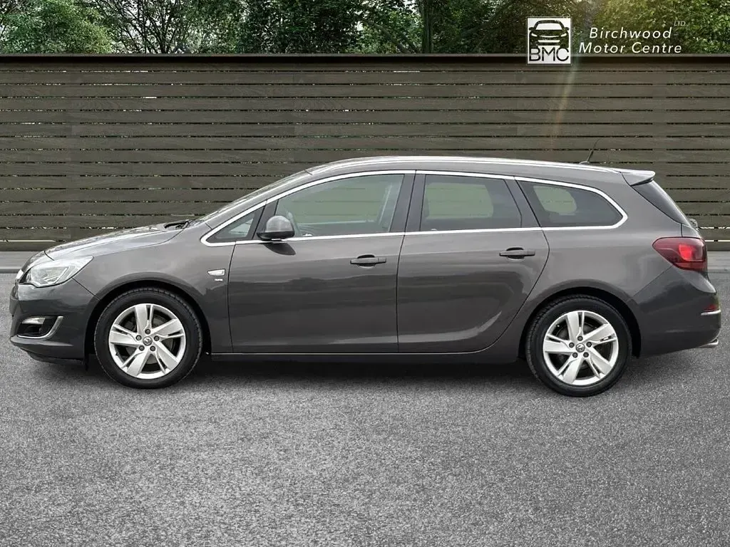 Used Vauxhall Astra SRi 165 HP (121 kW) 2013 Grey Estate