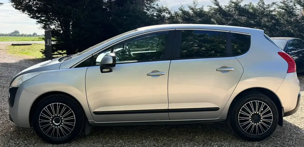 Used Peugeot 3008 Active 112 HP (82 kW) 2011 Silver Estate