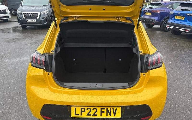 Used Peugeot 208 Allure Premium 102 HP (75 kW) 2022 Yellow Hatchback