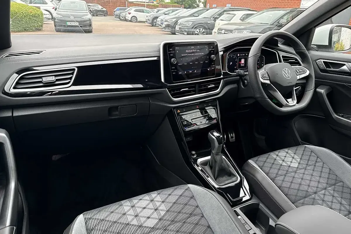Used VW T-Roc R-line 150 HP (110 kW) 2025 Pure white SUV