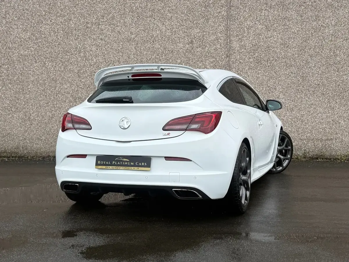 Used Vauxhall Astra GTC 2013 White Hatchback