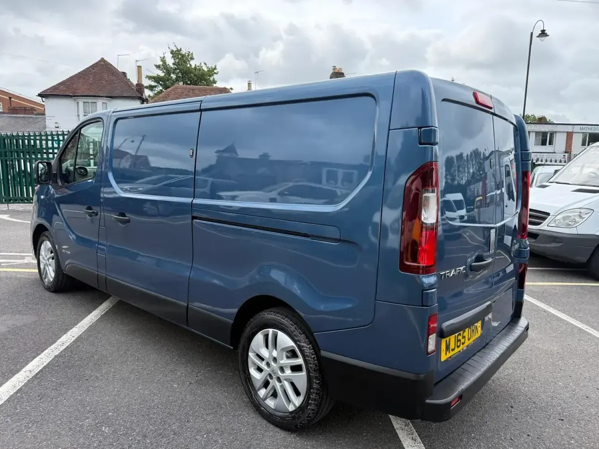 Used Renault Trafic 2015 Blue MPV