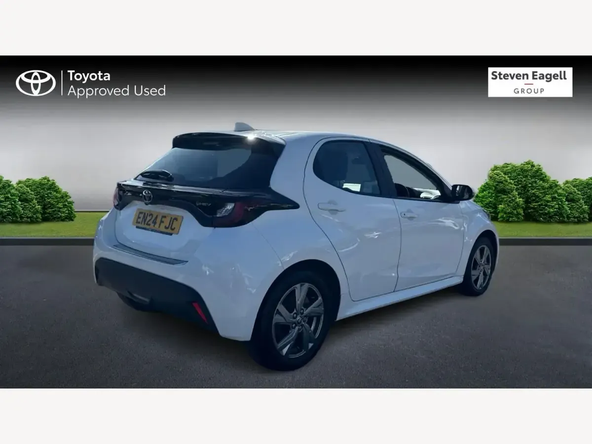 Usado Toyota Yaris Hybrid 2024 Branco Citadino