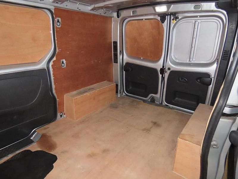 Used Vauxhall Vivaro Sportive 125 HP (91 kW) 2016 Silver