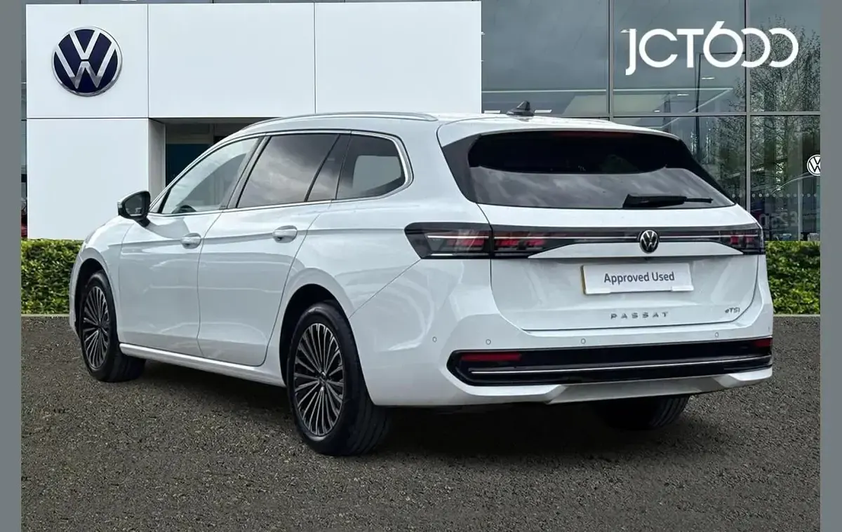 Used VW Passat Elegance 147 HP (108 kW) 2025 White Estate