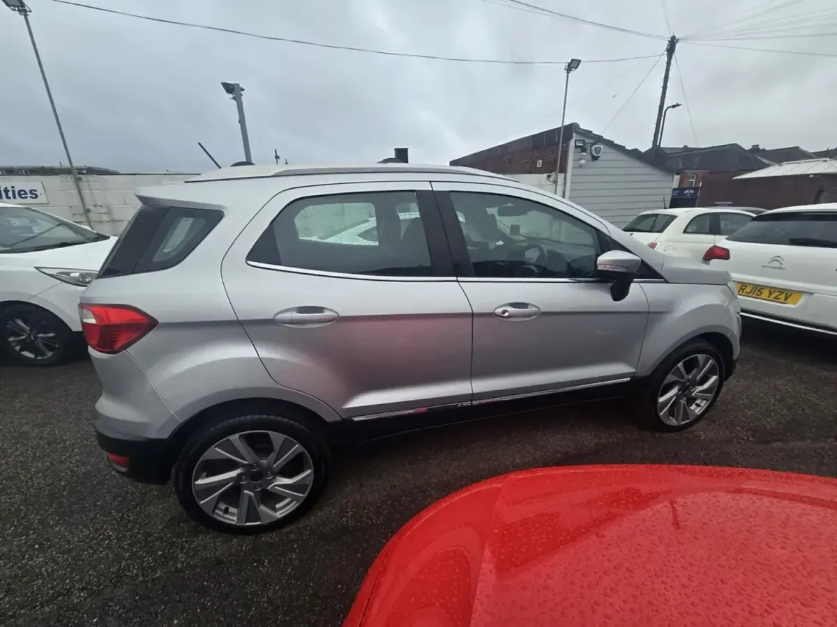 Usado Ford Ecosport Titanium 125 CV (91 kW) 2017 Plateado SUV