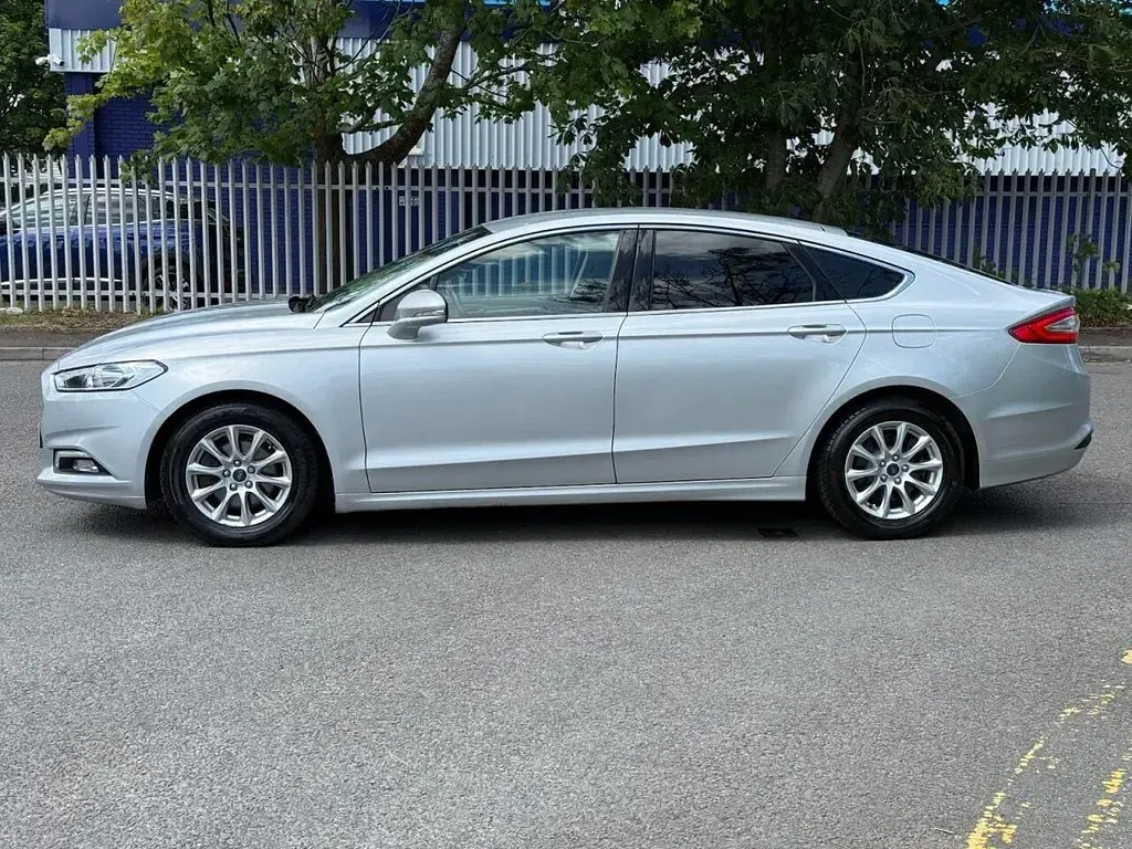 Used Ford Mondeo Zetec 150 HP (110 kW) 2019 Silver Hatchback