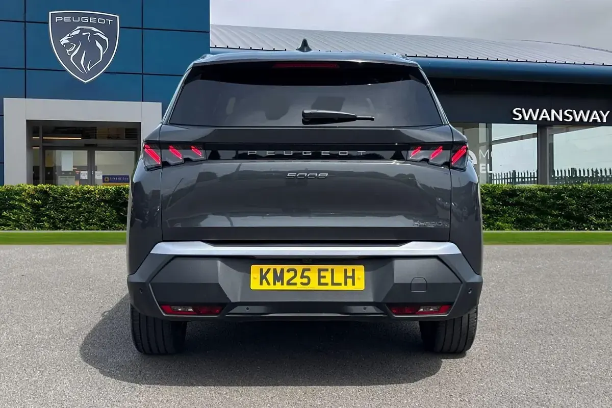 Usado Peugeot 5008 GT 134 HP (98 kW) 2025 Cinzento SUV