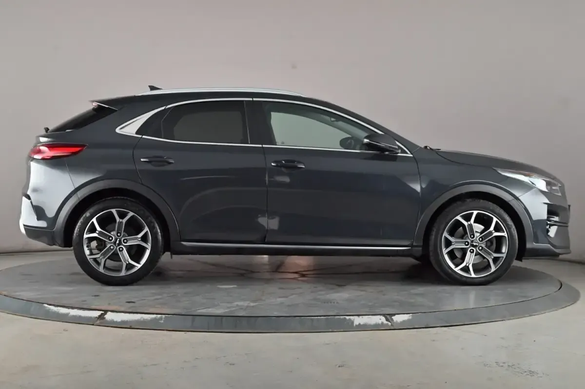 Usado Kia XCeed 158 HP (116 kW) 2022 Cinzento SUV