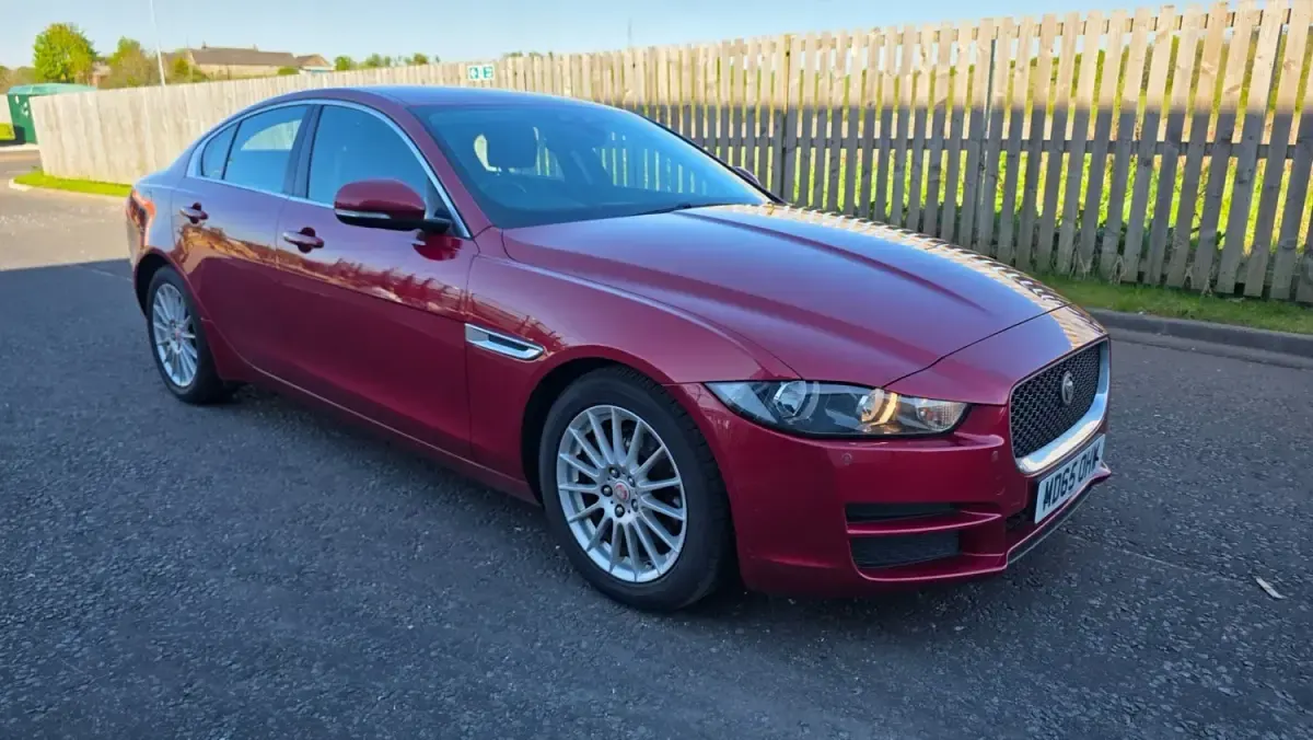 Begagnad Jaguar XE Prestige 2016 Röd Sedan