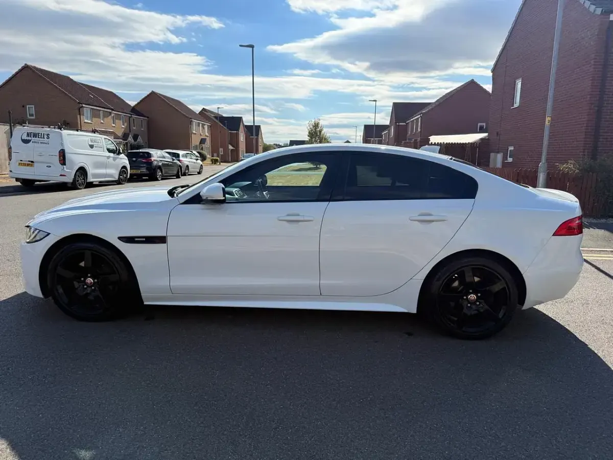 Used Jaguar XE R-Sport 180 HP (132 kW) 2018 White Sedan