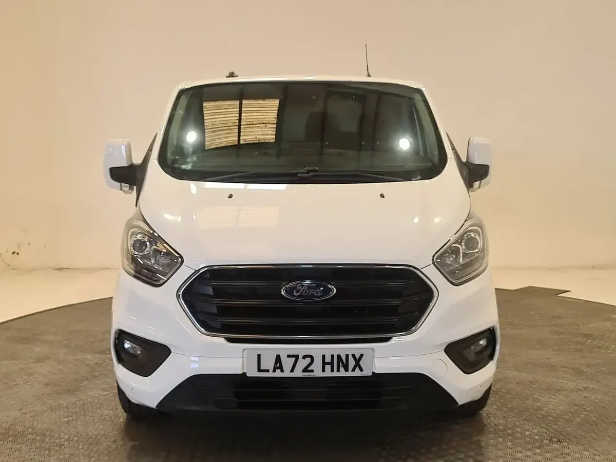 Used Ford Transit Custom Limited 130 HP (95 kW) 2023 White Van