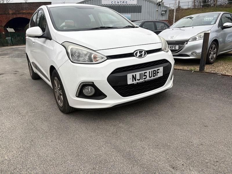 Used Hyundai i10 Premium 66 HP (48 kW) 2015 White Hatchback