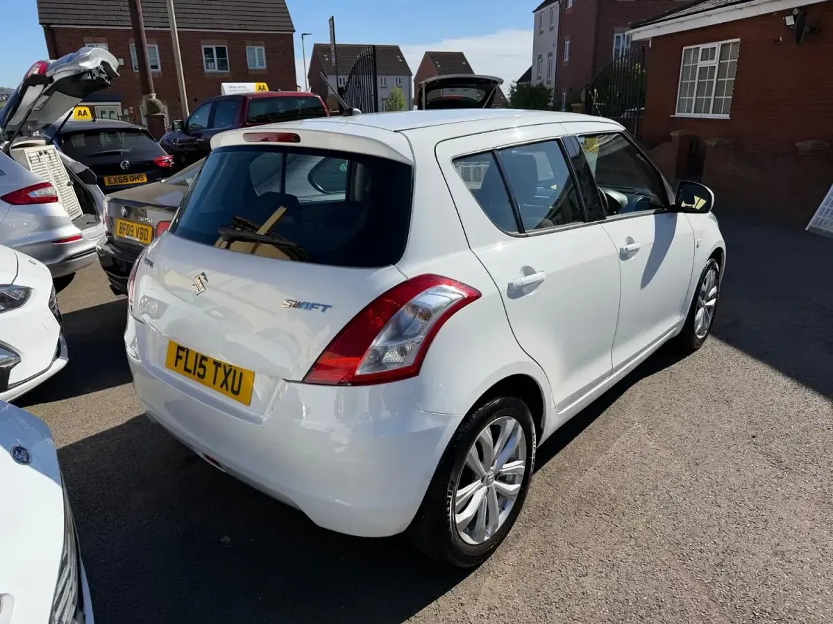 Begagnad Suzuki Swift SZ3 2015 Vit Halvkombi