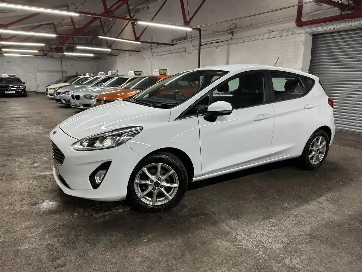 Used Ford Fiesta Zetec 100 HP (73 kW) 2018 White Hatchback
