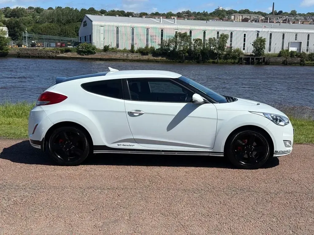 Used Hyundai Veloster 140 HP (102 kW) 2012 White Hatchback