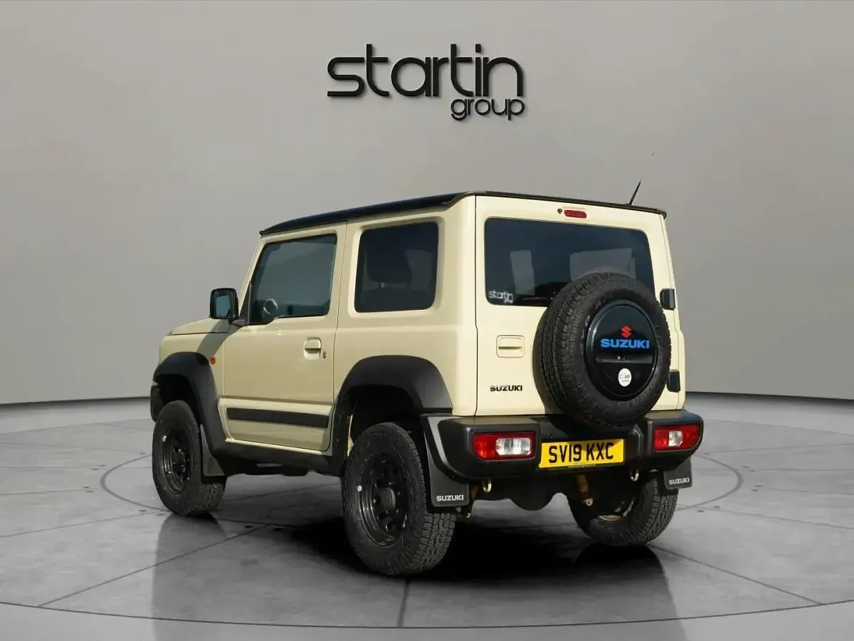 Usado Suzuki Jimny SZ5 102 CV (75 kW) 2019 Beige SUV