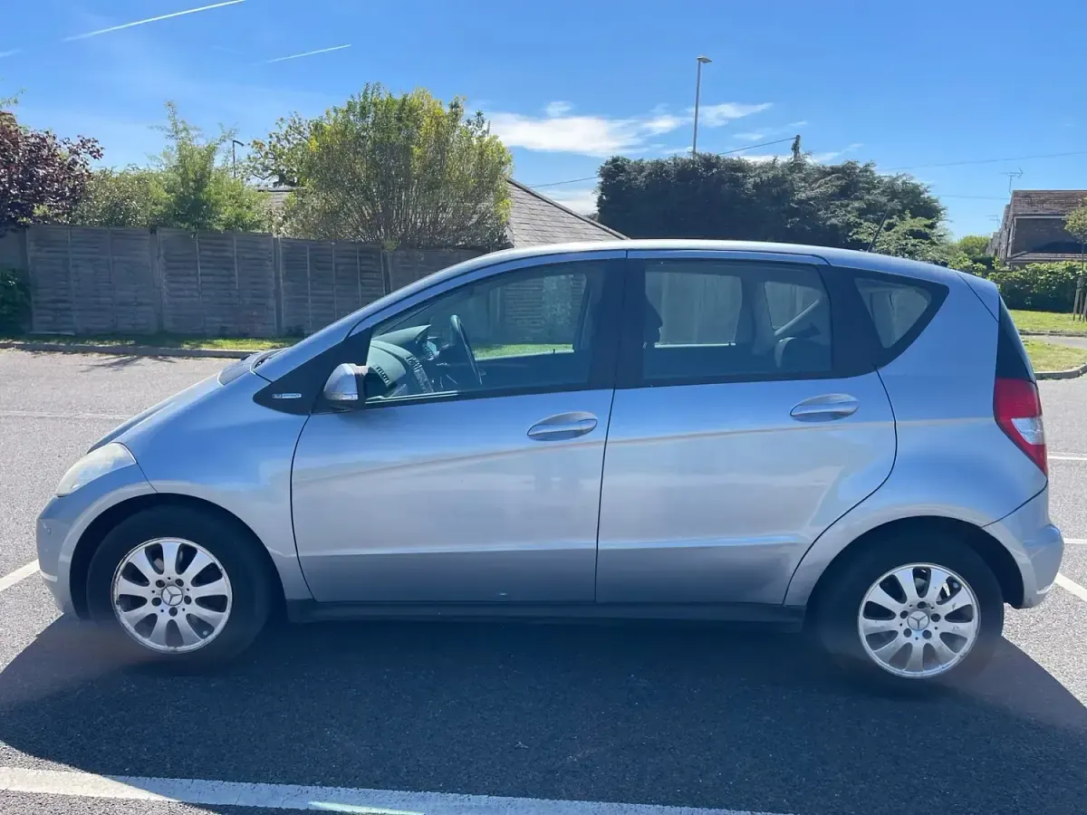 Used Mercedes A160 Classic 95 HP (69 kW) 2011 Blue Hatchback