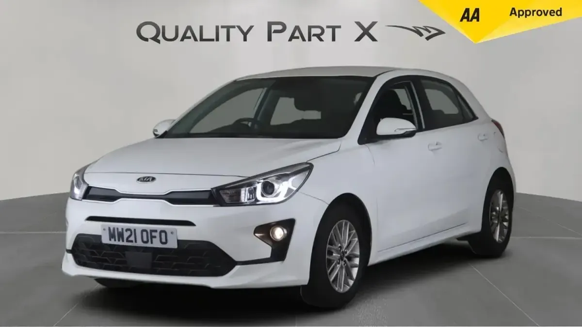 Used Kia Rio 84 HP (61 kW) 2021 White Hatchback