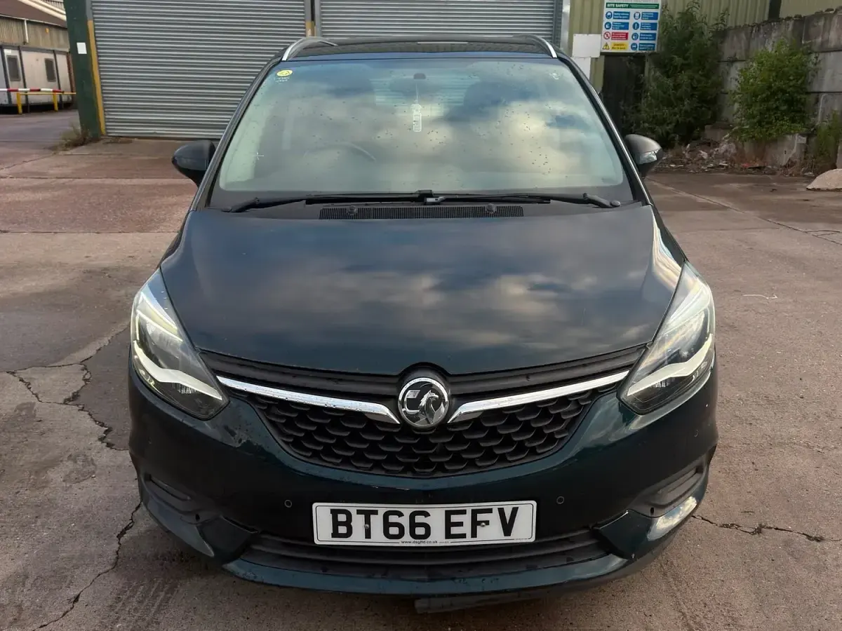 Used Vauxhall Zafira SRi 140 HP (102 kW) 2016 Green MPV