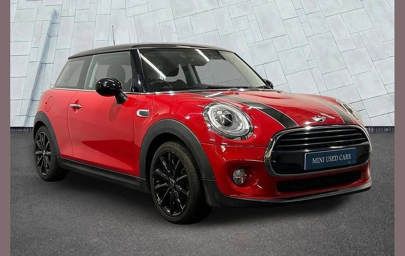 Used Mini Cooper Hatch 134 HP (98 kW) 2017 Red Hatchback