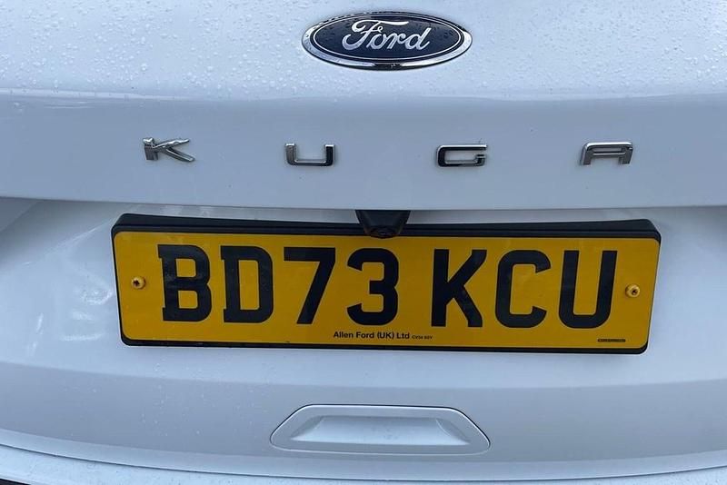 Begagnad Ford Kuga Titanium 2023 Vit SUV