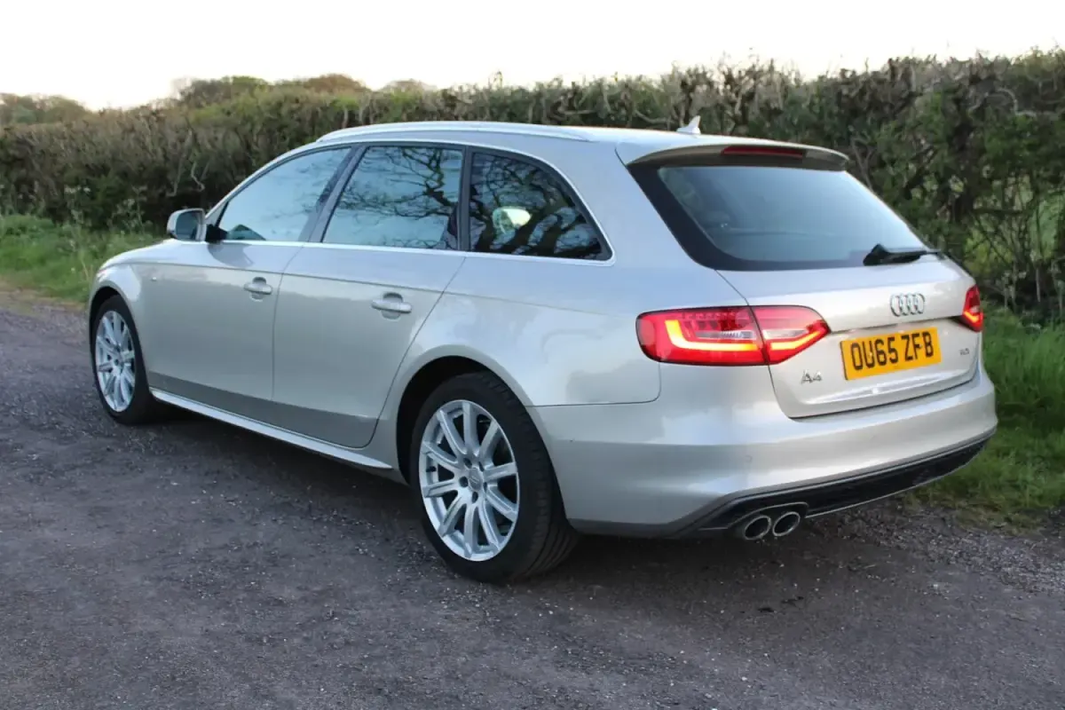 Usado Audi A4 S-Line 190 CV (139 kW) 2015 Plateado Familiar