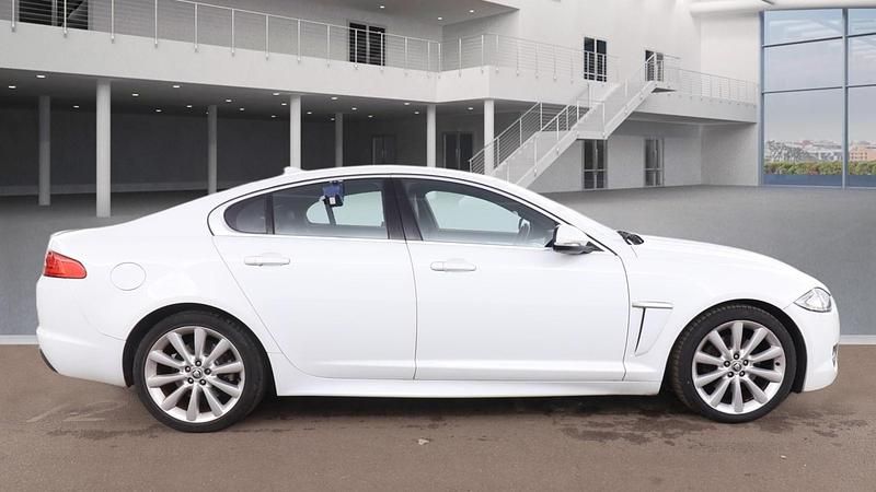 Used Jaguar XF S 200 HP (147 kW) 2013 White Sedan