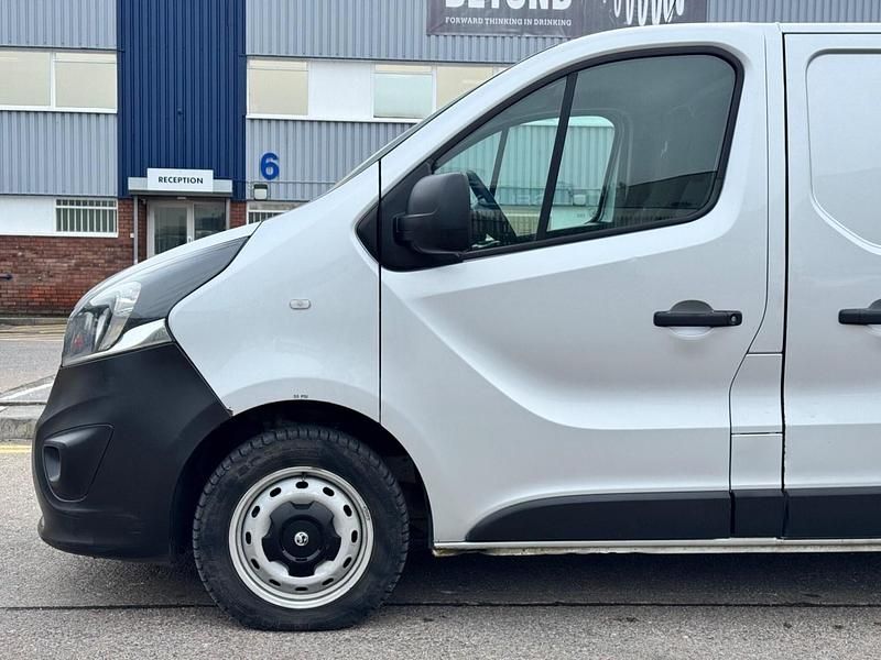 Second-hand Vauxhall Vivaro 2017 Argintiu