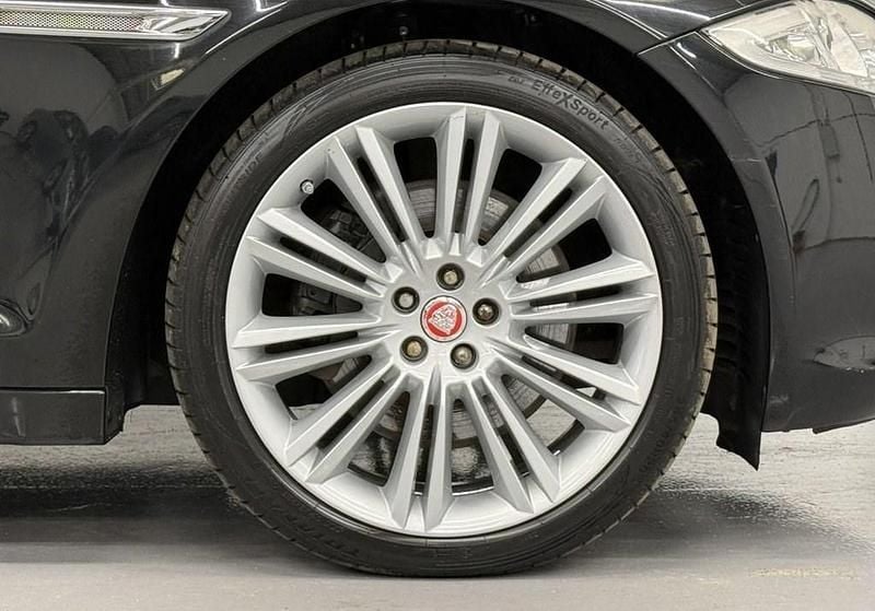 Used Jaguar XJ Portfolio 275 HP (202 kW) 2012 Black Sedan