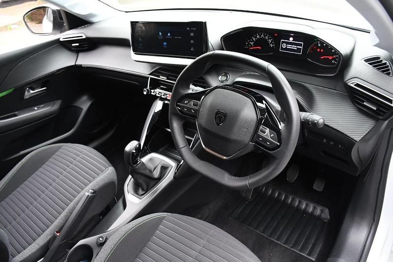 Used Peugeot 208 Active 74 HP (54 kW) 2023 White Hatchback