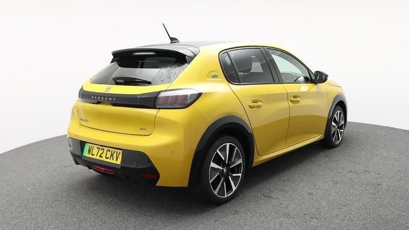 Second-hand Peugeot e-208 Premium 100 kW (136 CP) 2022 Galben Hatchback