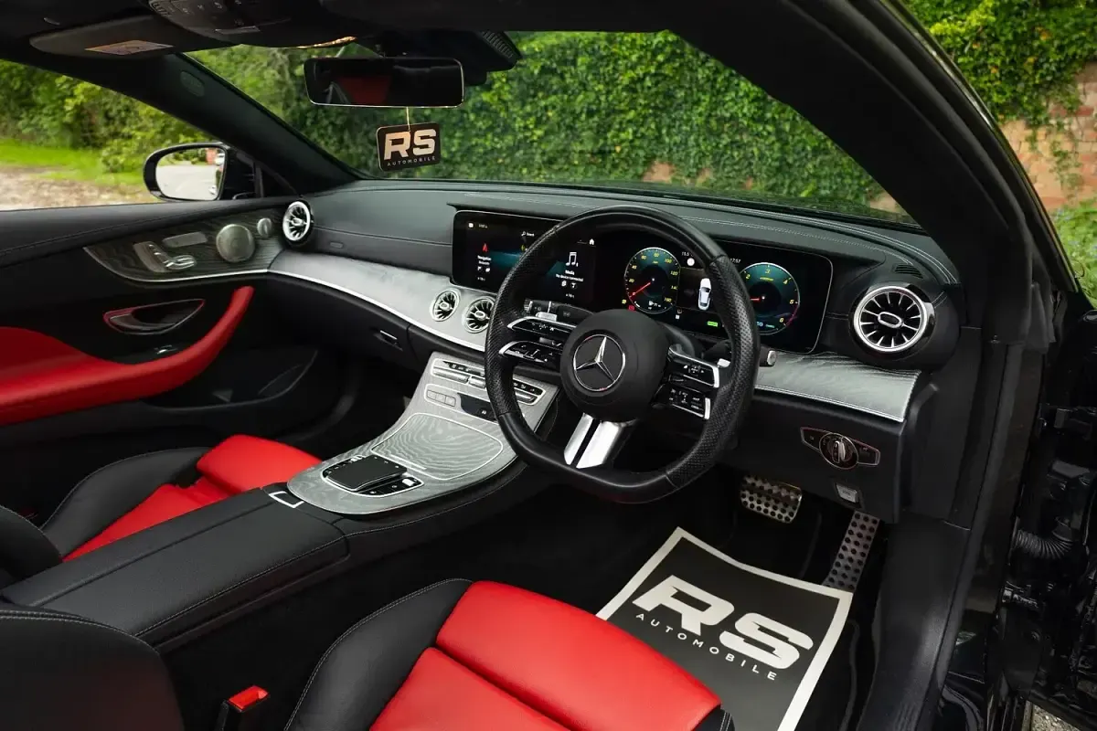 Używany Mercedes E300 AMG line 265 KM (194 kW) 2023 Czarny Coupe