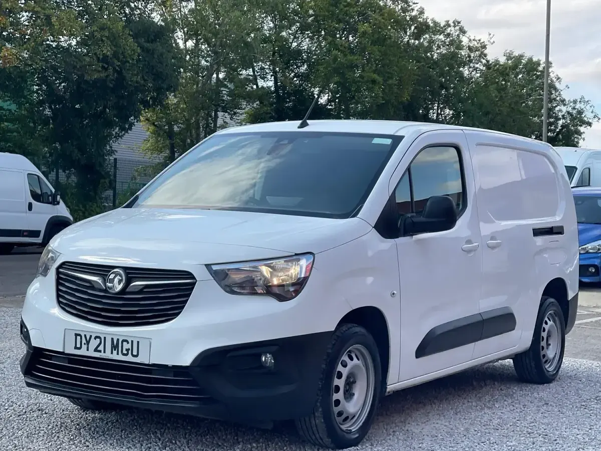 Used Vauxhall Combo Edition 130 HP (95 kW) 2021 White MPV