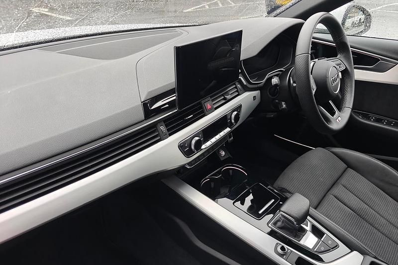 Used Audi A4 S-Line 200 HP (147 kW) 2023 White Estate