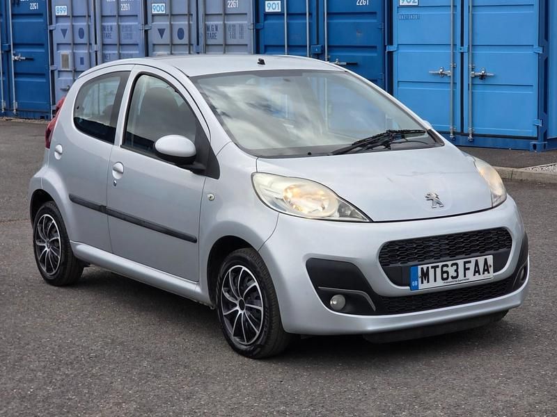 Begagnad Peugeot 107 Active 68 HK (50 kW) 2013 Silver Halvkombi
