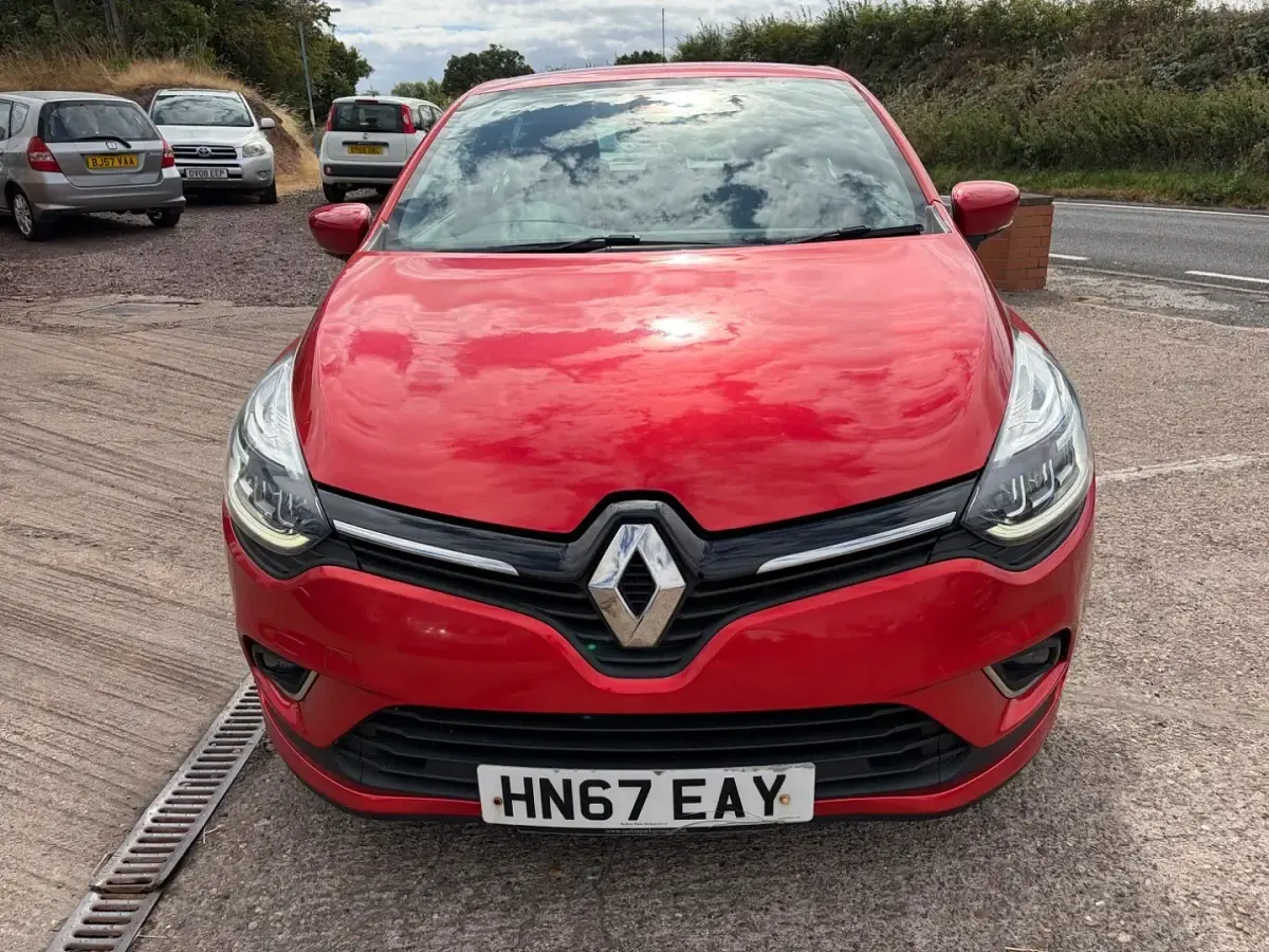 Used Renault Clio Dynamique 90 HP (66 kW) 2017 Red Hatchback