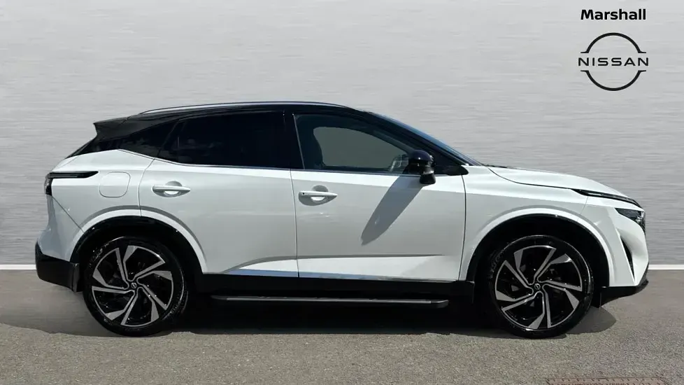 Used Nissan Qashqai Tekna+ 158 HP (116 kW) 2025 Prl wht+blk rf SUV