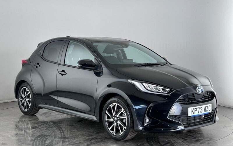 Used 2025 Toyota Yaris Hybrid Design Hatchback | £17,950 (Super price) - Image 1/3