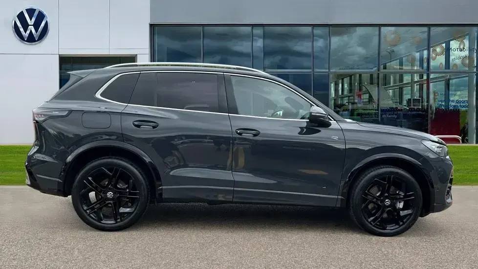 New VW Tiguan R-line 204 HP (150 kW) 2026 Urano grey SUV