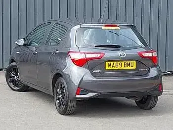 Used Toyota Yaris Hybrid 100 HP (73 kW) 2019 Grey Hatchback