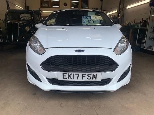 Usado Ford Fiesta ST-Line 140 HP (102 kW) 2017 Branco Citadino