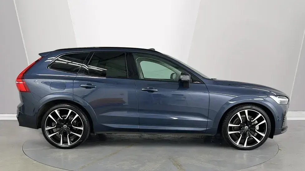 Second-hand Volvo XC60 Ultimate 449 CP (330 kW) 2022 Albastru SUV