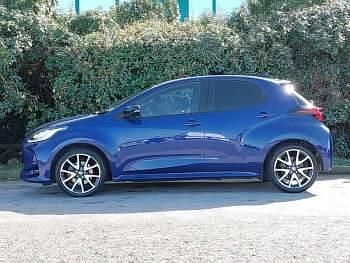 Used Toyota Yaris Hybrid 116 HP (85 kW) 2021 Blue Hatchback