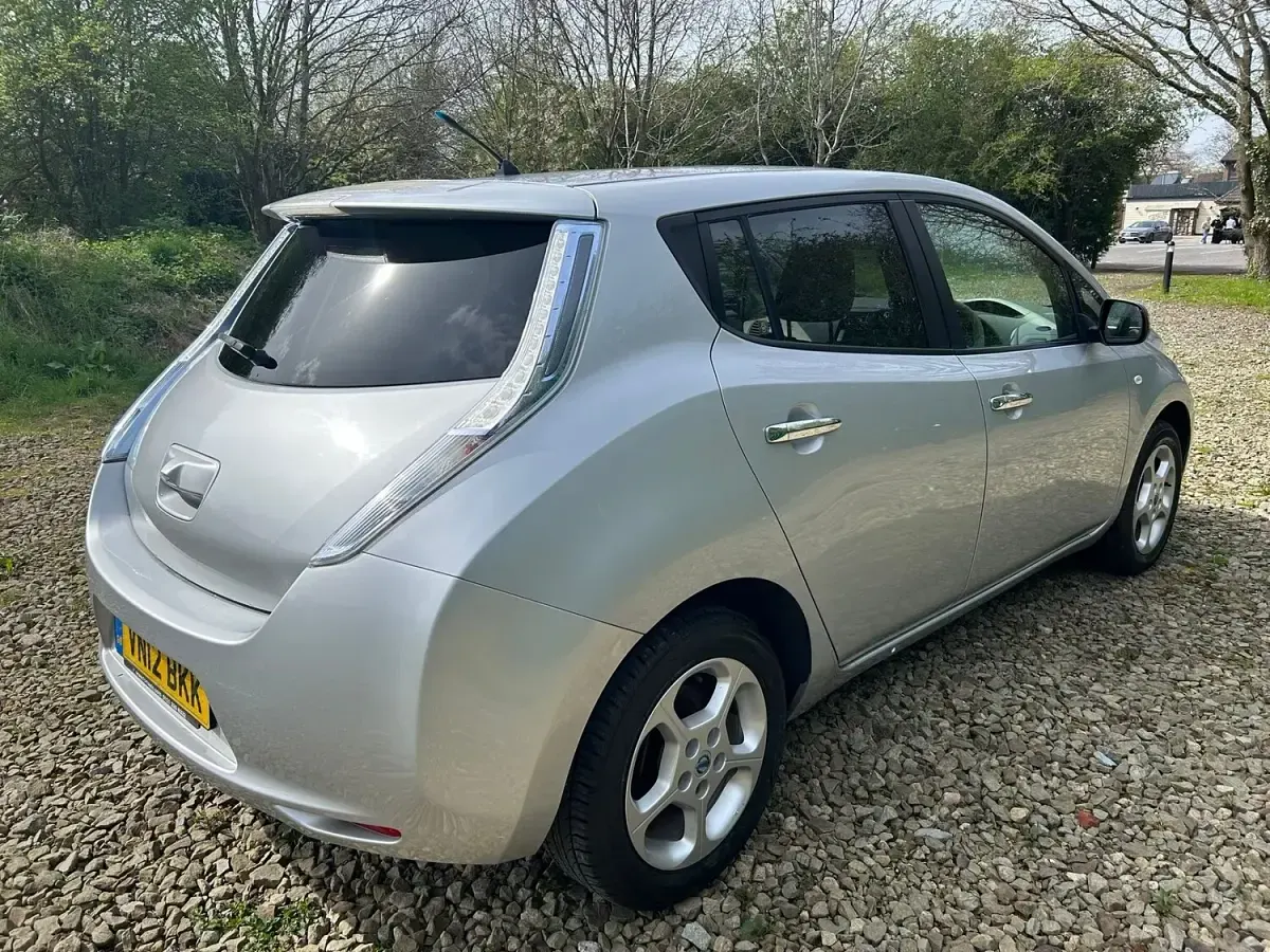 Used Nissan Leaf 80 kW (109 HP) 2012 Silver Hatchback