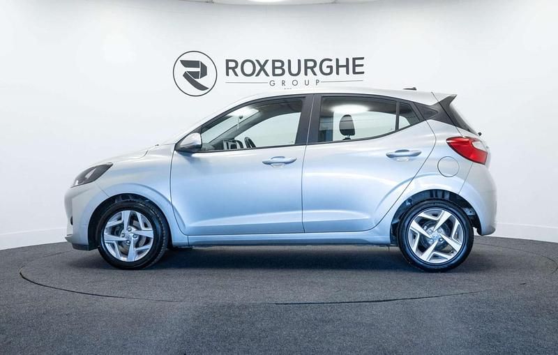 Used Hyundai i10 SE 67 HP (49 kW) 2023 Grey Hatchback