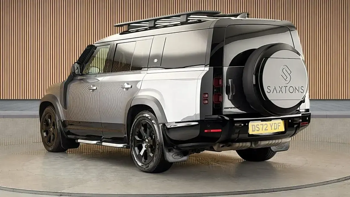 Used Land Rover Defender HSE Dynamic 300 HP (220 kW) 2022 Eiger grey SUV